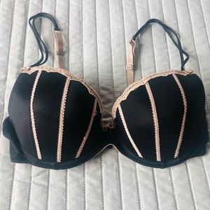 Black Push Up Bra 36B - cream detail